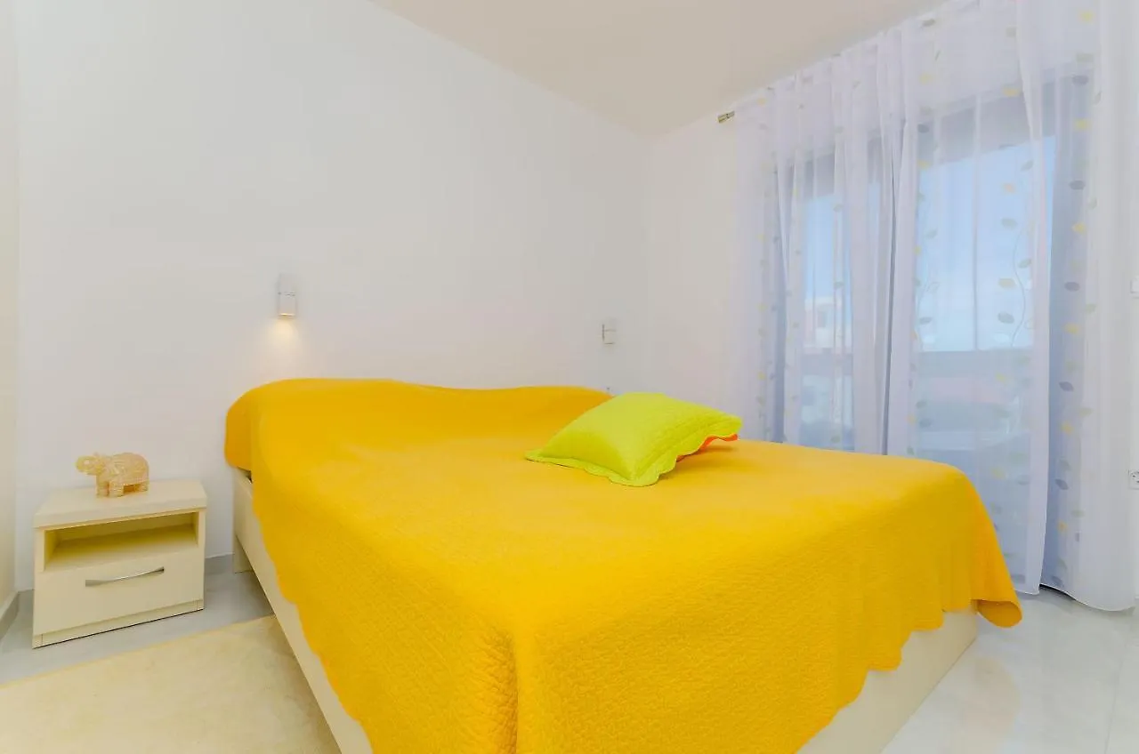Apartment Linda 特罗吉尔